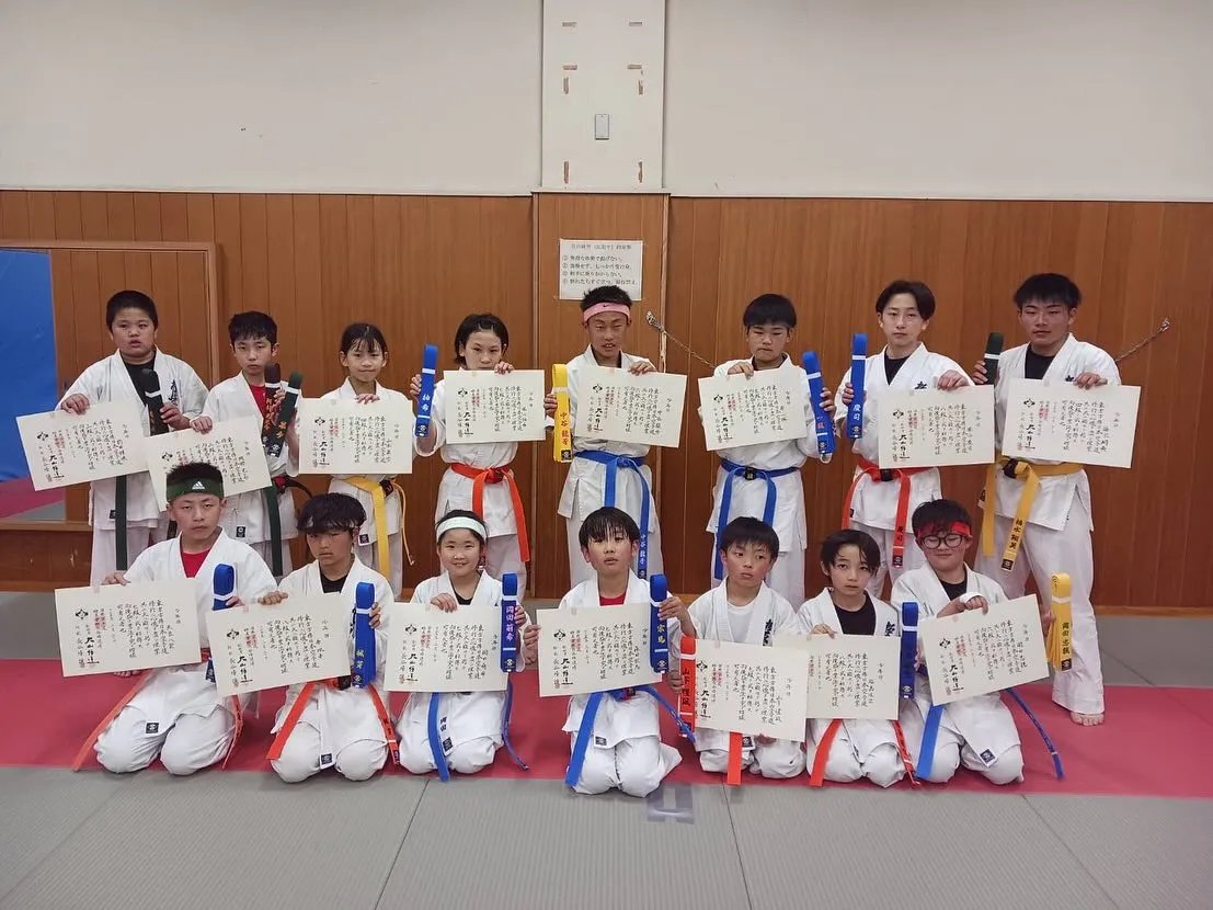 昇級審査会が終わり、新しい帯を渡しました👏( ˊᵕˋ )