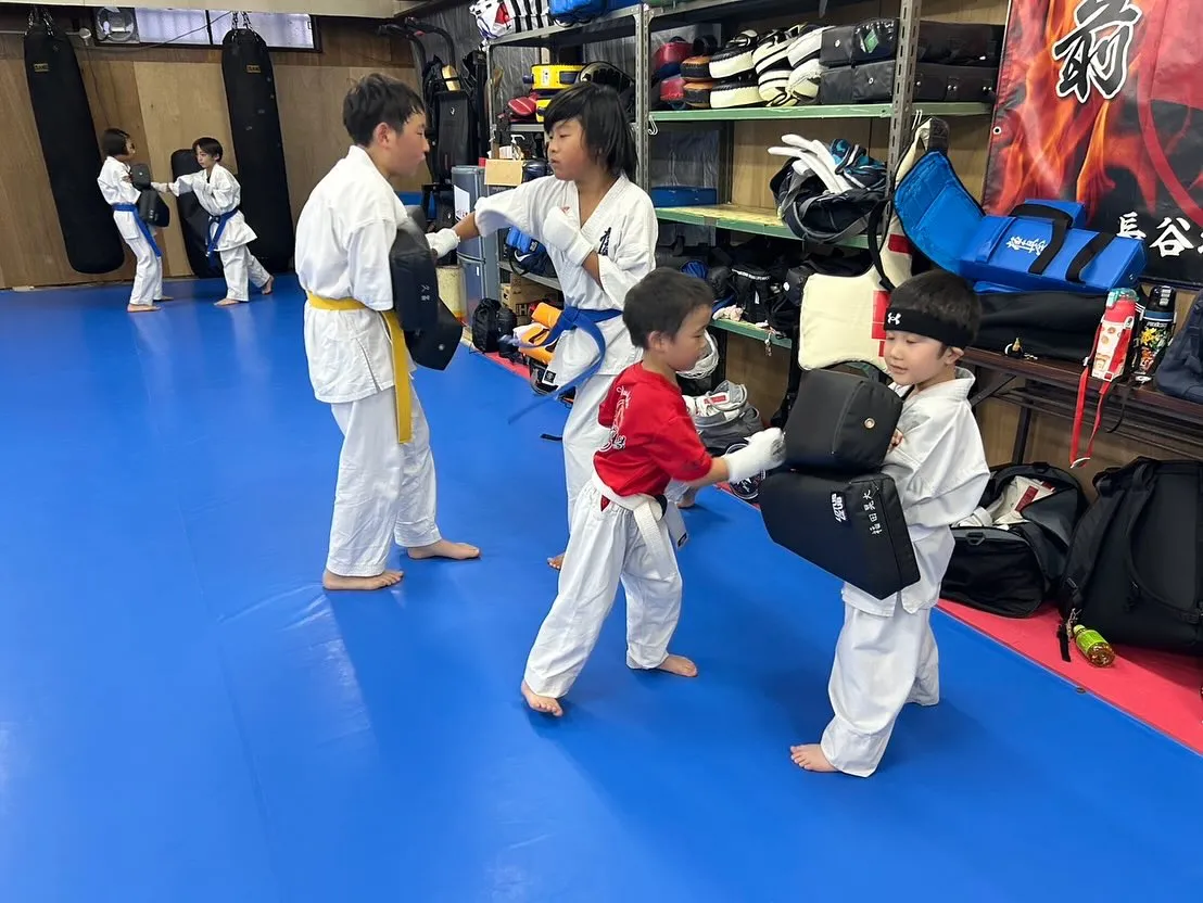 昨日は小学1年生の男の子と、小学３年生の男の子が体験に来てく...