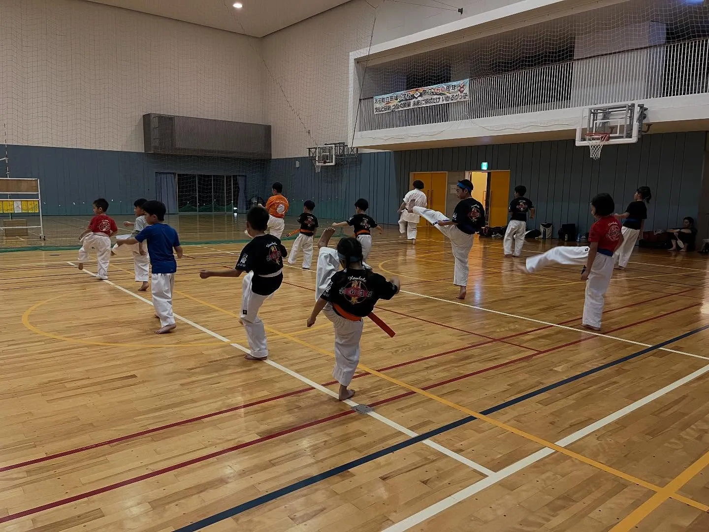 本日はいつもより多い人数で稽古を行いました🔥💪