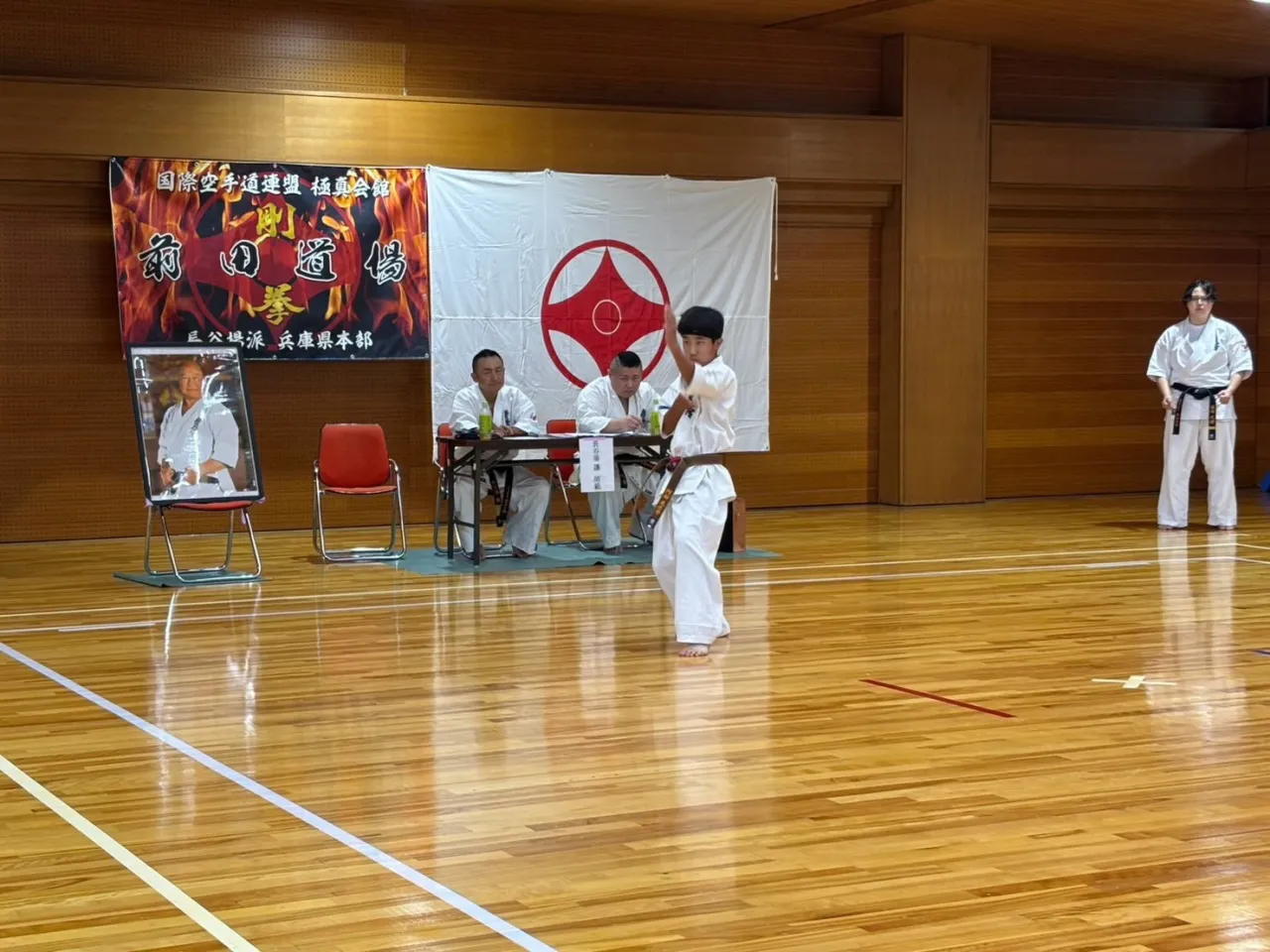 先日、秋季昇級審査会を行いました✨️✨️
