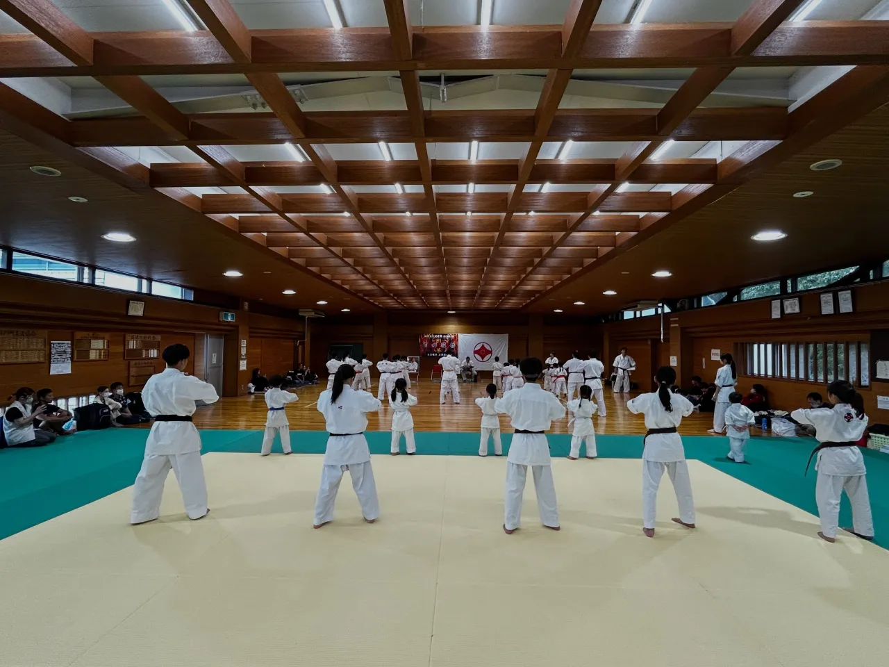 先日、秋季昇級審査会を行いました✨️✨️